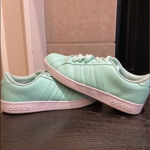 ADIDAS Neo cloud foam sneakers!! Gently used!